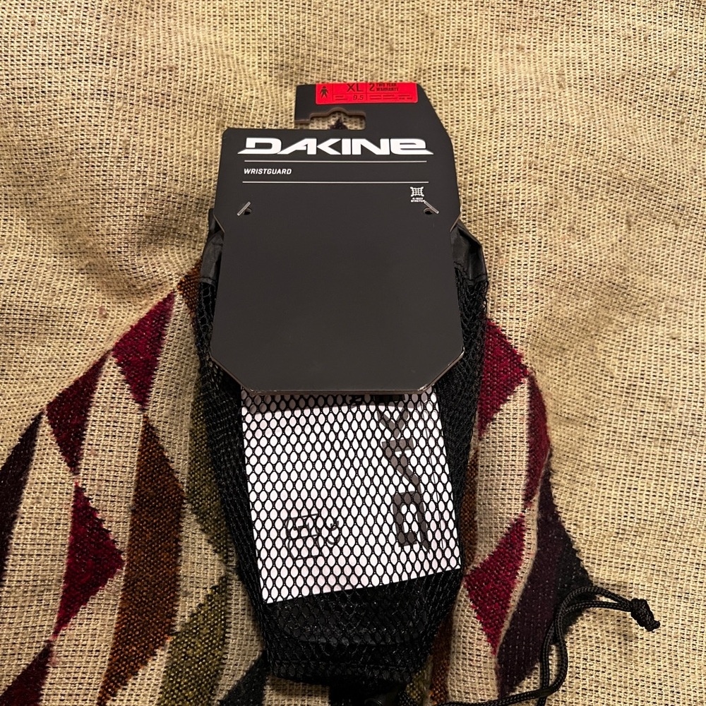 Dakine Wristguard with Mesh Pouch